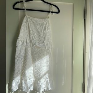 Mini white floral dress 🤍🌸